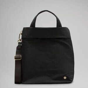 Lululemon Black/Gold On My Level Bag 2.0 19L Designed for Casual Travel Bag